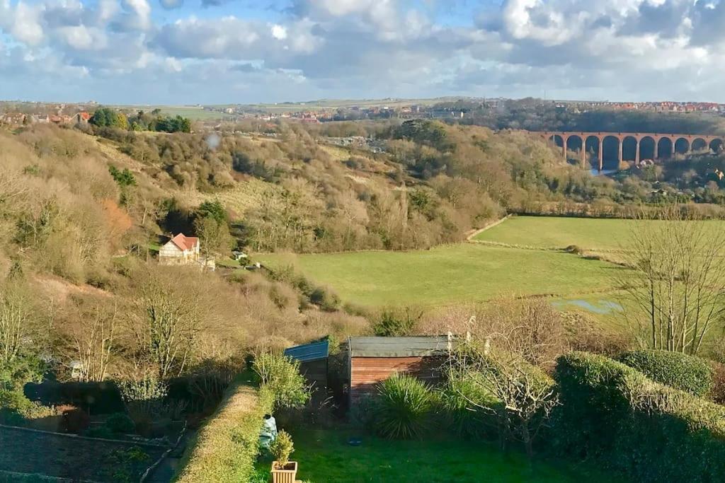 The View At 52, Whitby Daire Dış mekan fotoğraf